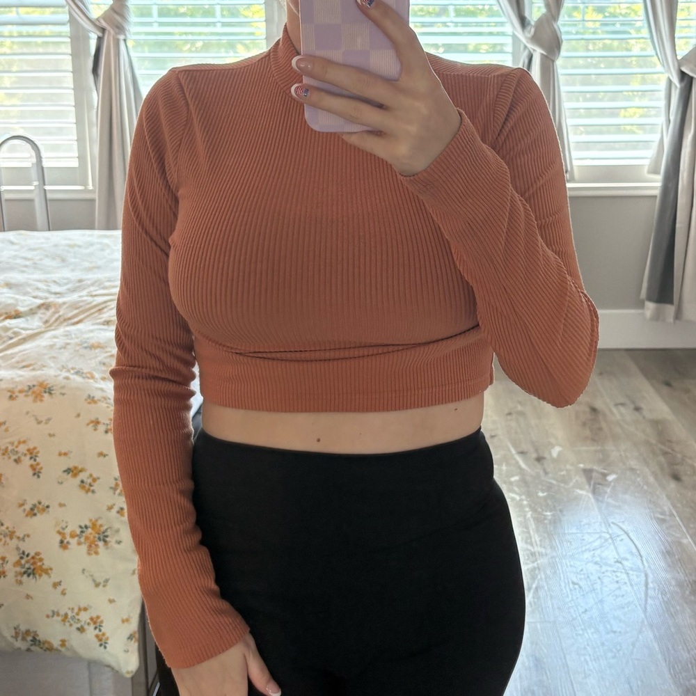 Women's Ribbed Long Sleeve Crop Top - Brown